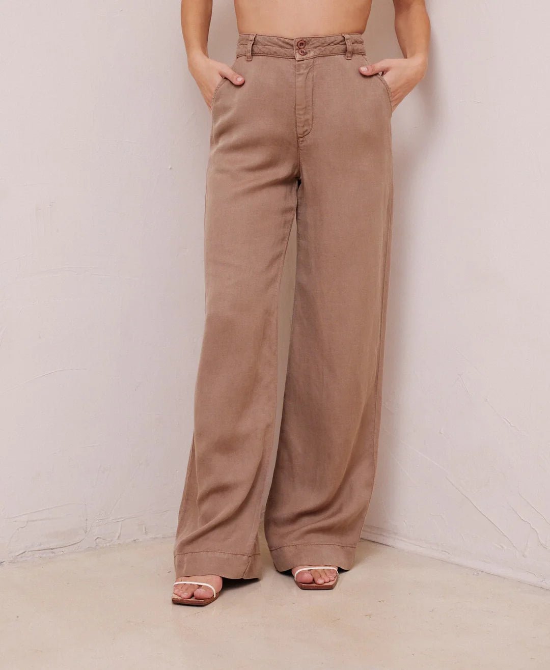 Bella Dahl Harper Linen High Waist Pants in Mocha Chocolate