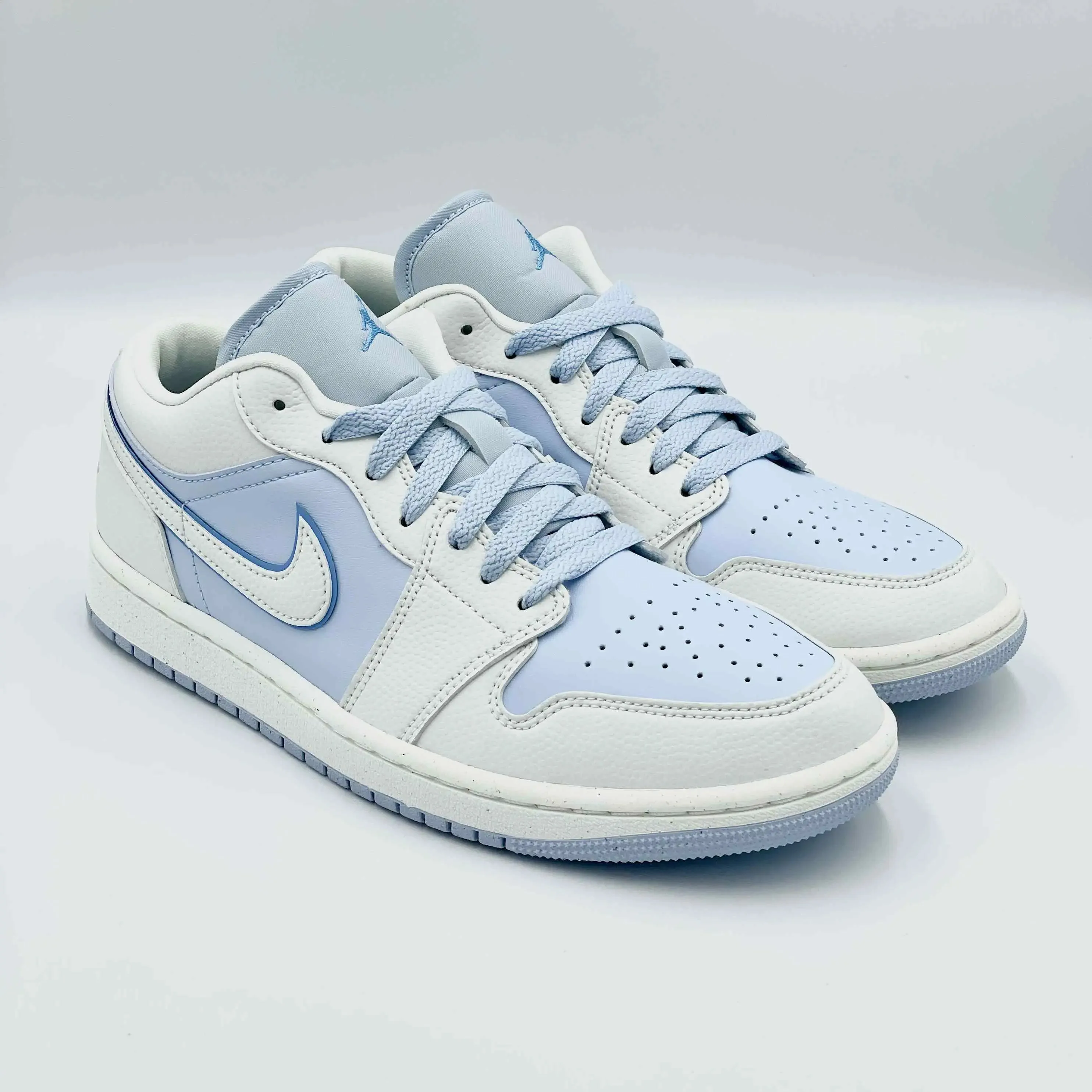 Jordan 1 Low Reverse Ice Blue