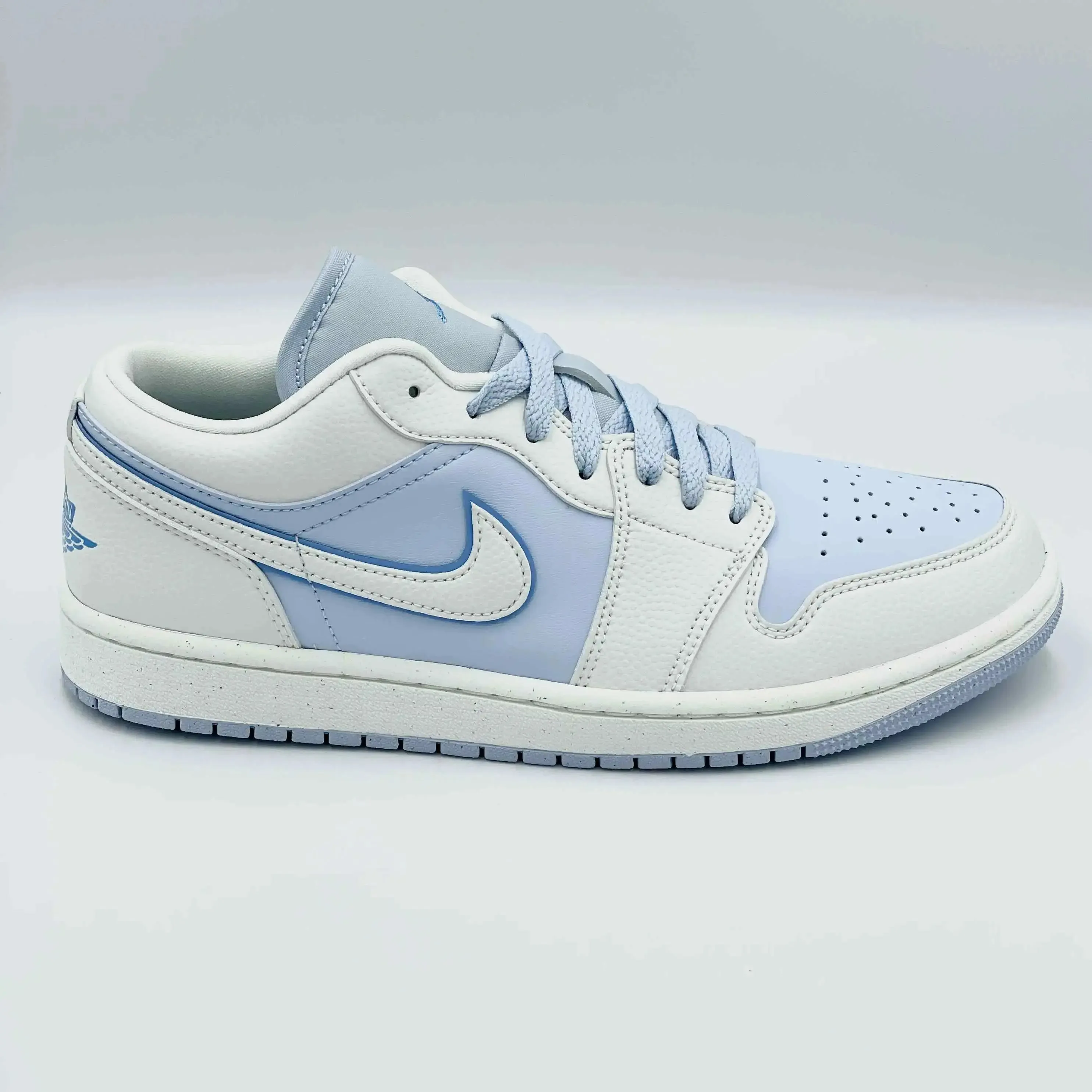 Jordan 1 Low Reverse Ice Blue