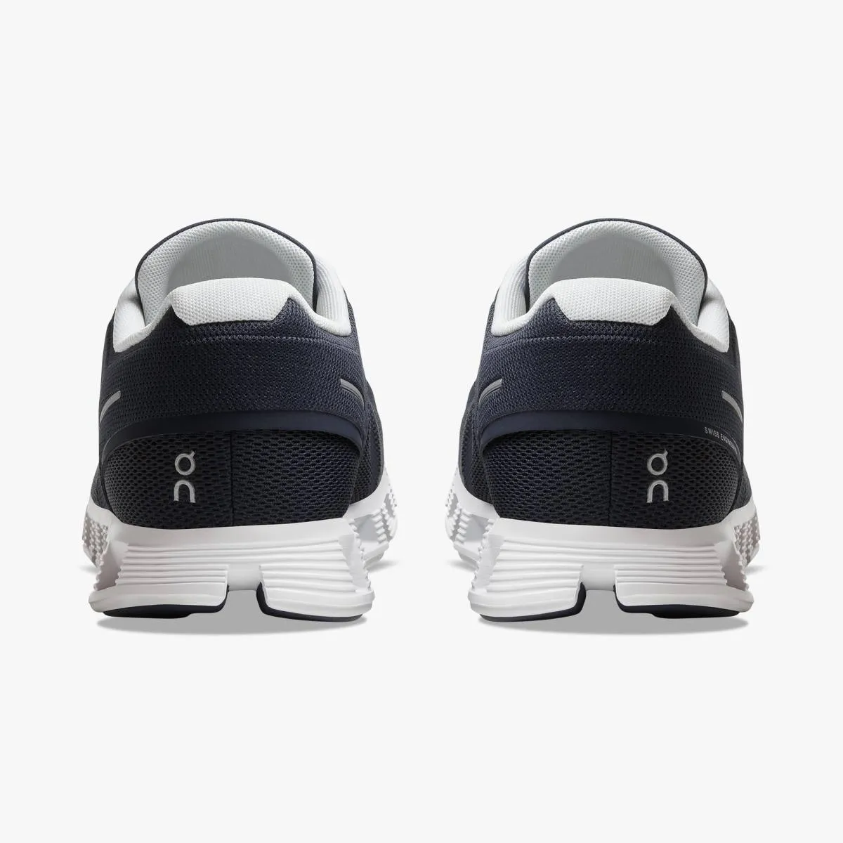 On Running - Cloud 5 Trainers in Midnight/White