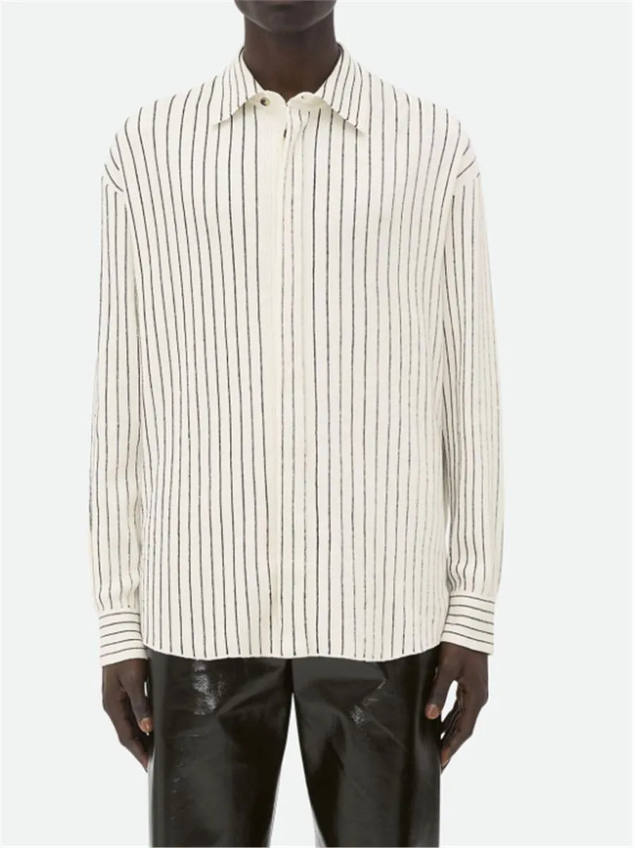 PINSTRIPE SHIRT IN FINE KNITTED LINEN.